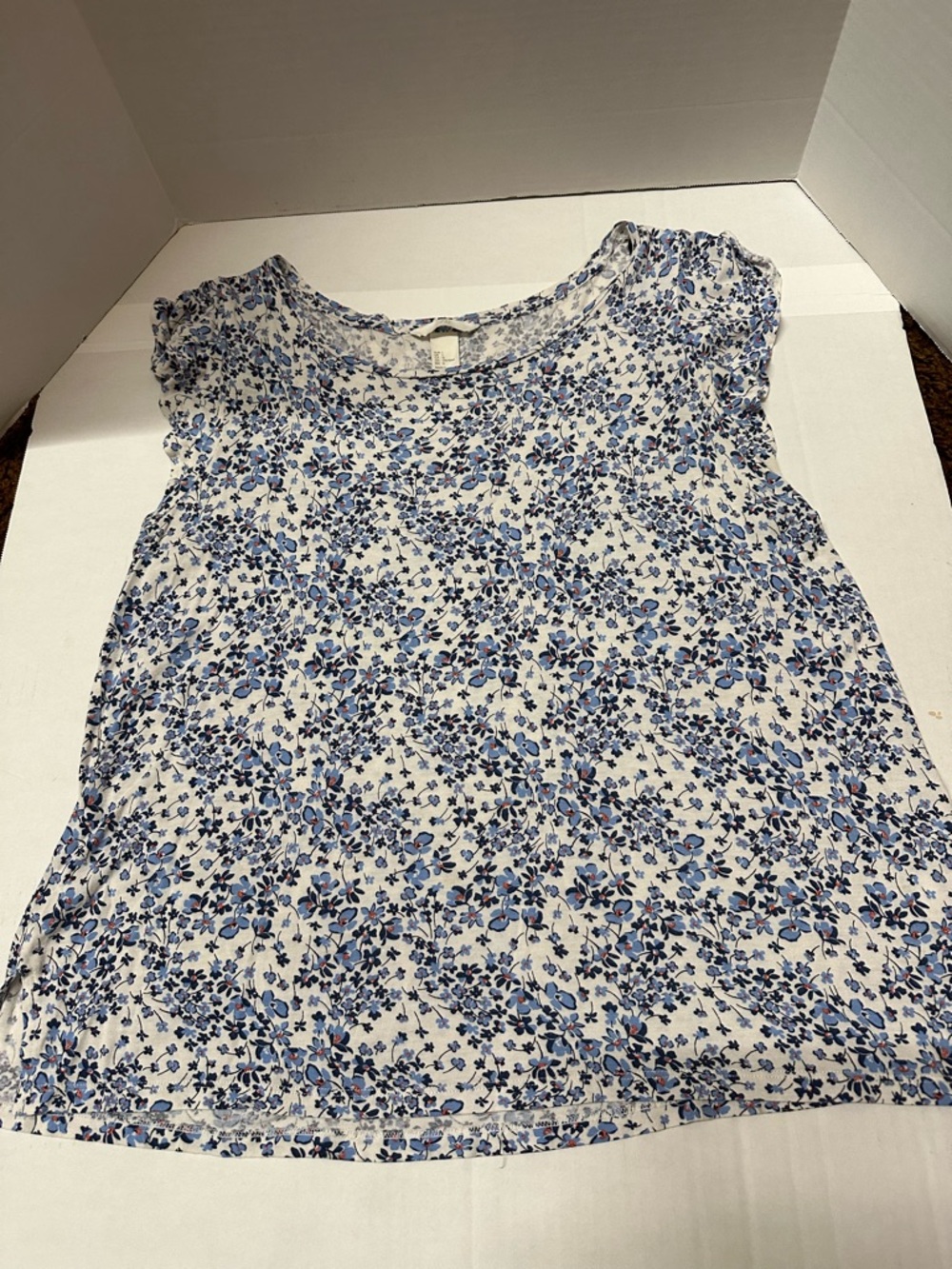 Floral Blue and white H&M large women’s blouse.